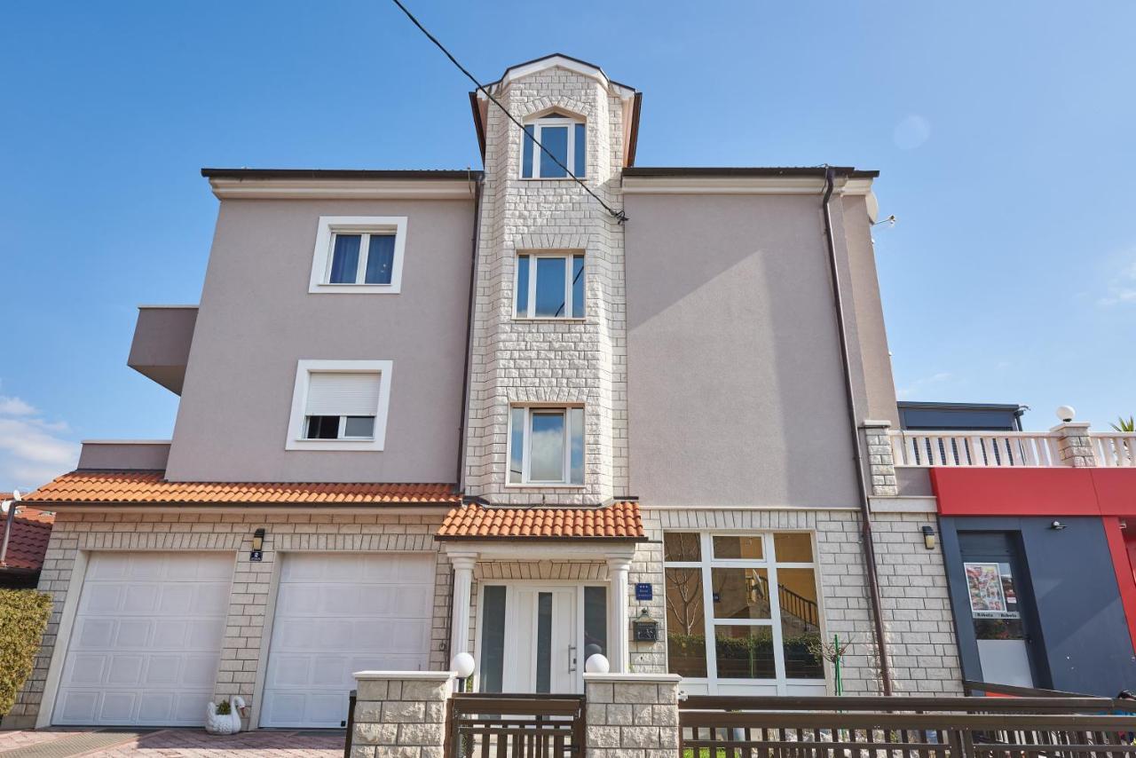 Apartments Lovric With Sea View Kaštela Eksteriør billede