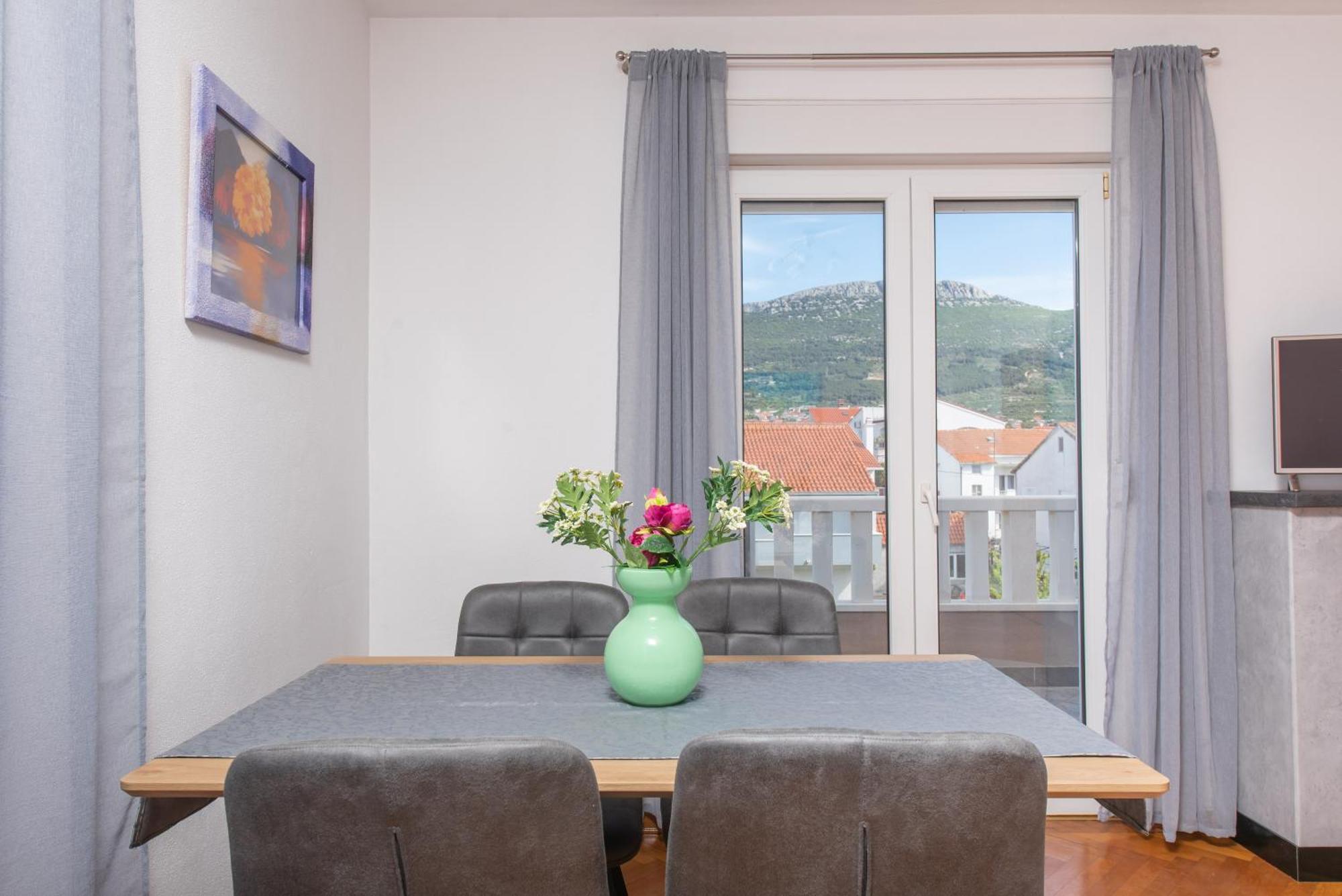Apartments Lovric With Sea View Kaštela Eksteriør billede