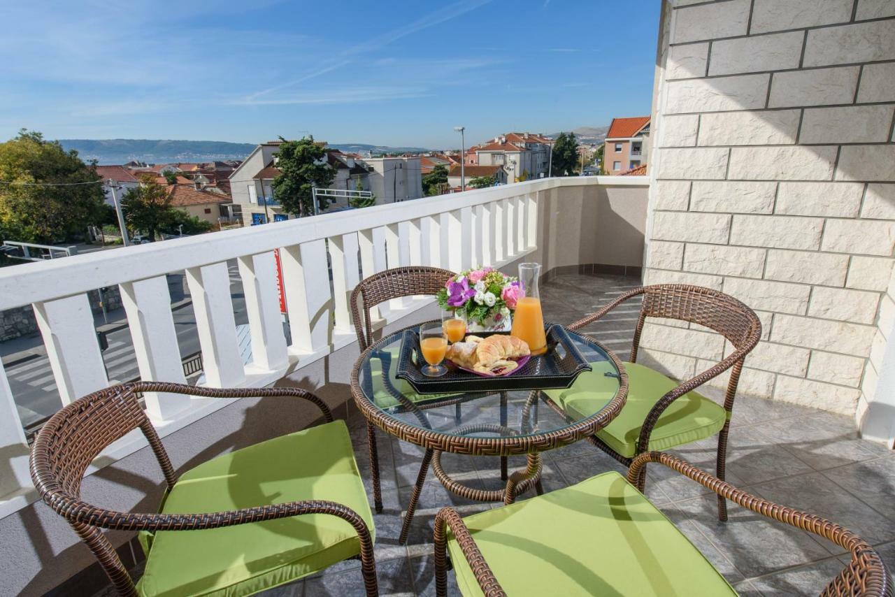 Apartments Lovric With Sea View Kaštela Eksteriør billede